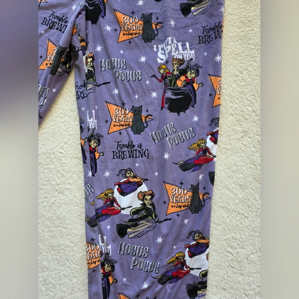 New Disney Women's Plus size 2x Hocus Pocus Halloween Velour Sleep Pants - Picture 3 of 5